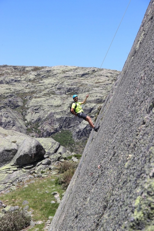 Trilhos e Cumes - Experi�ncia de Escalada/Rapel